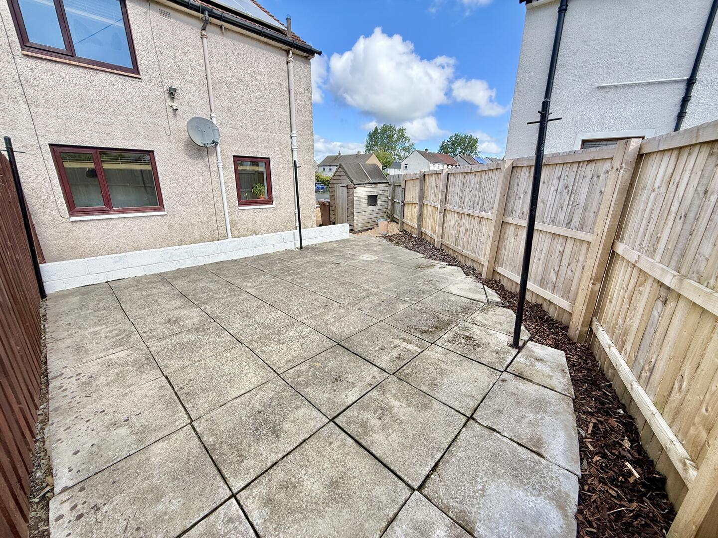 Queen's Place, Kilwinning